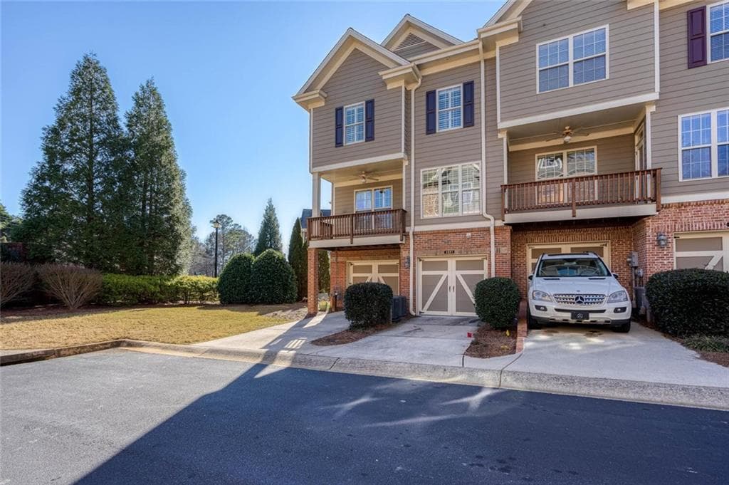 4 bedroom, 4 bathroom, 2,658 sq ft townhouse for rent at 5253 Campion Way, Alpharetta, GA 30022 for $3,100 a month — photo 2