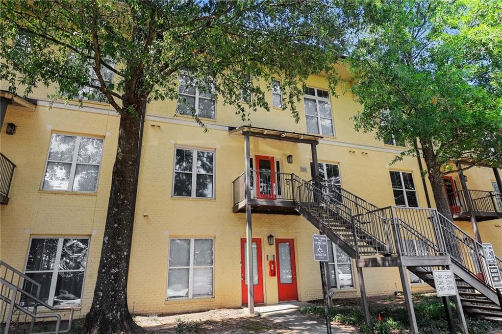 1 bedroom, 1 bathroom, 683 sq ft condominium for sale at 1195 Milton Terrace 2204, Atlanta, GA 30315 — photo 2