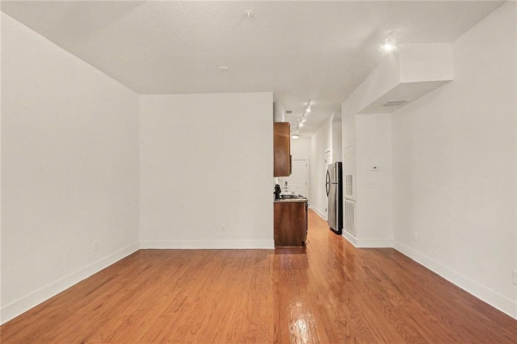 1 bedroom, 1 bathroom, 683 sq ft condominium for sale at 1195 Milton Terrace 2204, Atlanta, GA 30315 — photo 6