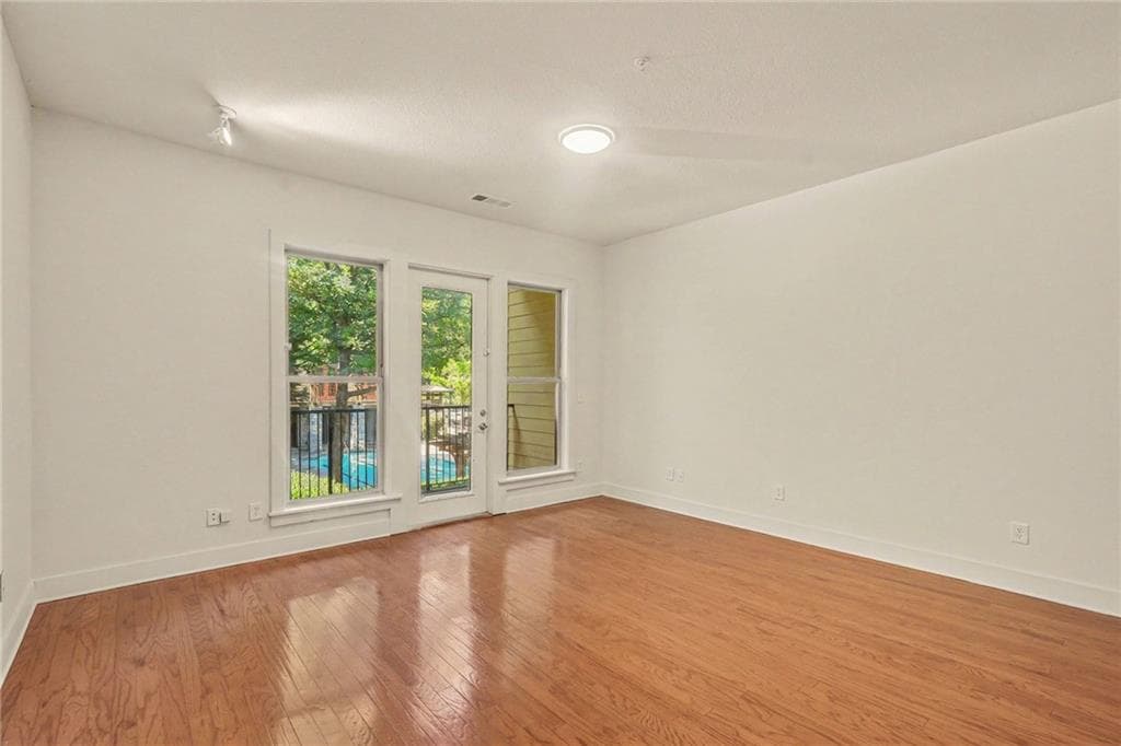 1 bedroom, 1 bathroom, 683 sq ft condominium for sale at 1195 Milton Terrace 2204, Atlanta, GA 30315 — photo 7