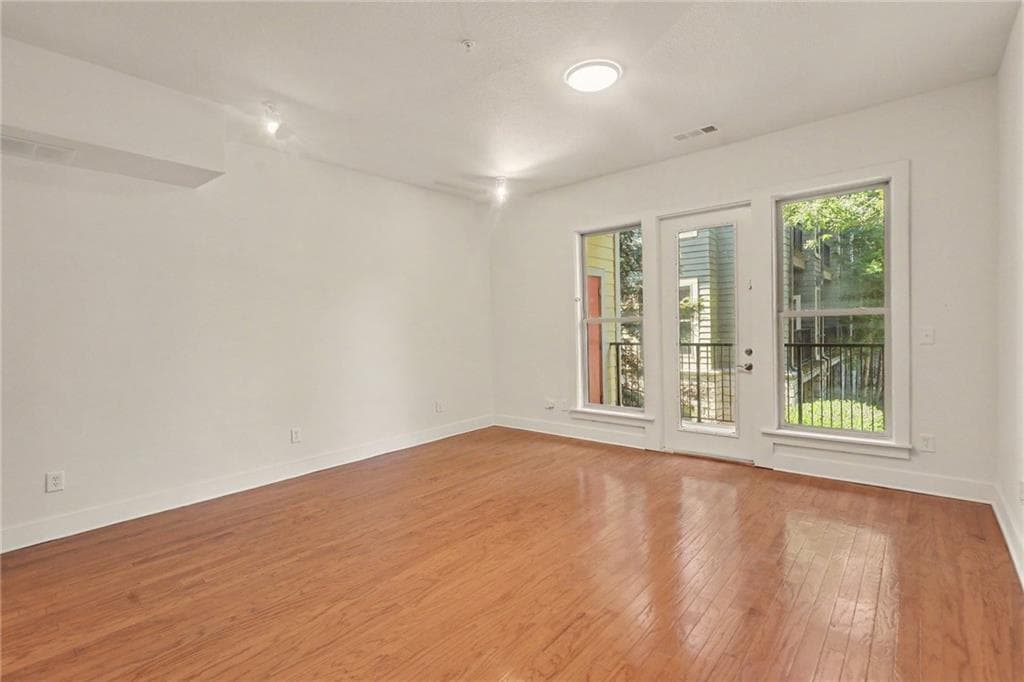 1 bedroom, 1 bathroom, 683 sq ft condominium for sale at 1195 Milton Terrace 2204, Atlanta, GA 30315 — photo 9