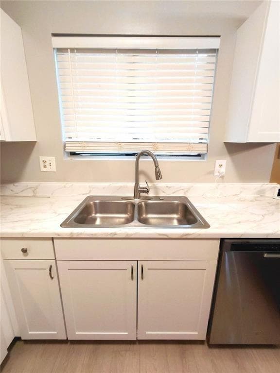 3 bedroom, 2 bathroom, 2,208 sq ft single family residence for sale at 817 Forest Path, Stone Mountain, GA 30088 — photo 4
