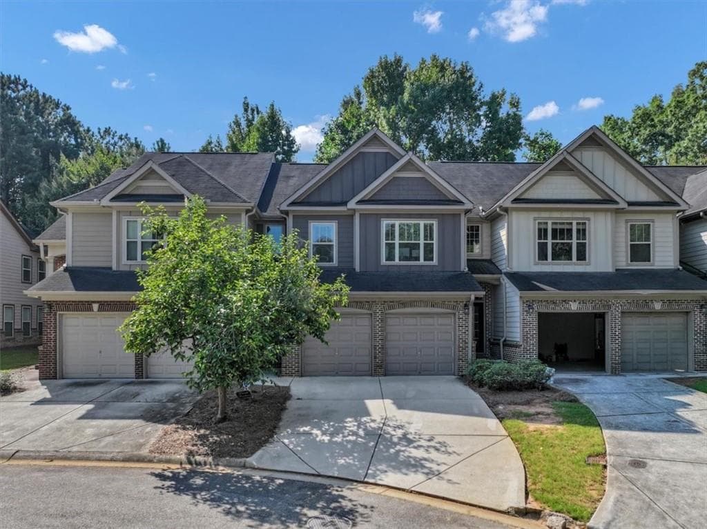 3 bedroom, 3 bathroom, 2,089 sq ft townhouse for sale at 117 Grampian Court, Marietta, GA 30008 — photo 2