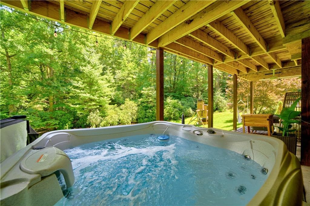 4 bedroom, 3 bathroom, 2,480 sq ft single family residence for sale at 50 Trails End Ct, Ellijay, GA 30536 — photo 3