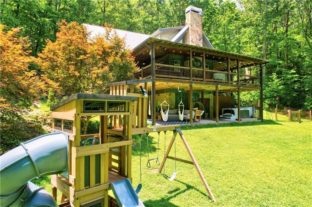 4 bedroom, 3 bathroom, 2,480 sq ft single family residence for sale at 50 Trails End Ct, Ellijay, GA 30536 — photo 4