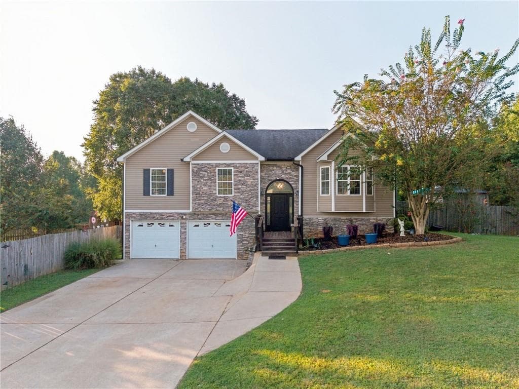 3 bedroom, 3 bathroom, 1,350 sq ft single family residence under contract at 59 Allie Trail, Dallas, GA 30157