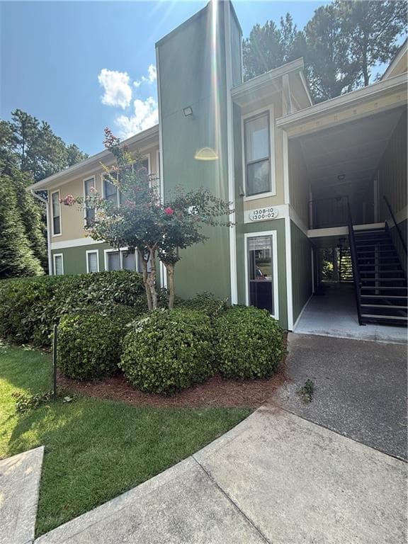 1 bedroom, 1 bathroom, 884 sq ft condominium for sale at 1300 Branch Drive, Tucker, GA 30084