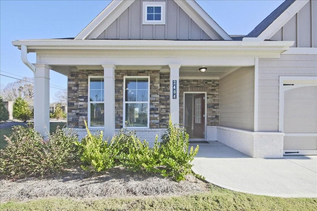 3 bedroom, 3 bathroom, 2,086 sq ft single family residence under contract at 2404 Anhinga Drive, Loganville, GA 30052 — photo 3