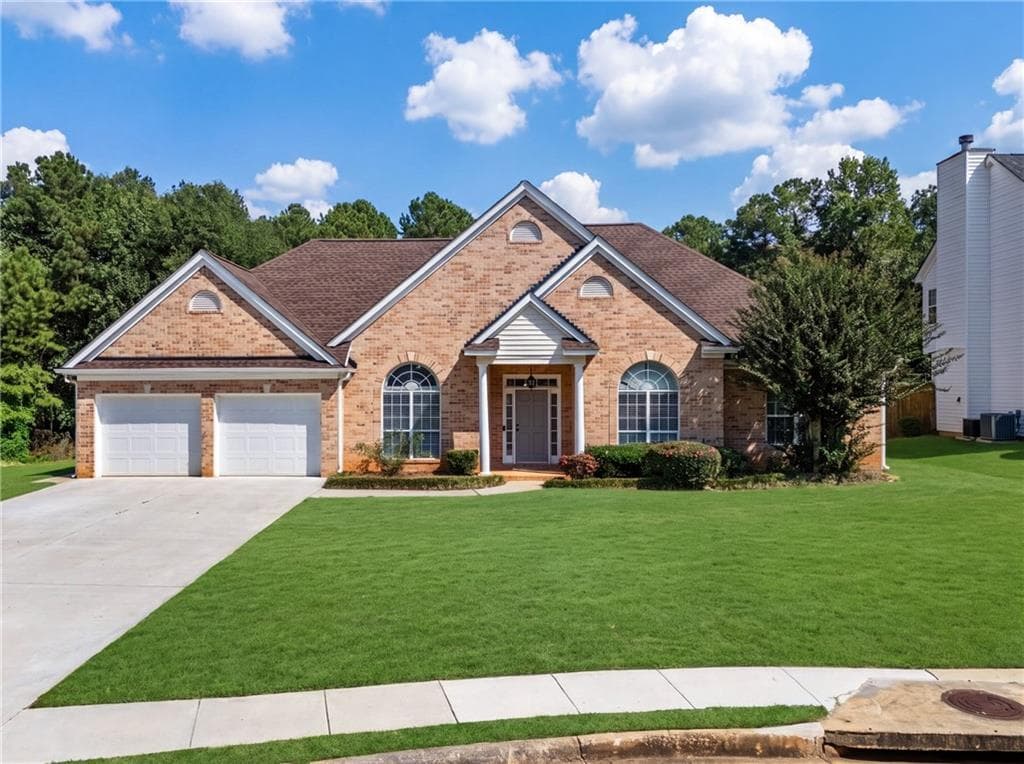 3 bedroom, 3 bathroom, 2,136 sq ft single family residence for sale at 120 Mcintosh Place Drive, Fayetteville, GA 30214 — photo 1 of 45
