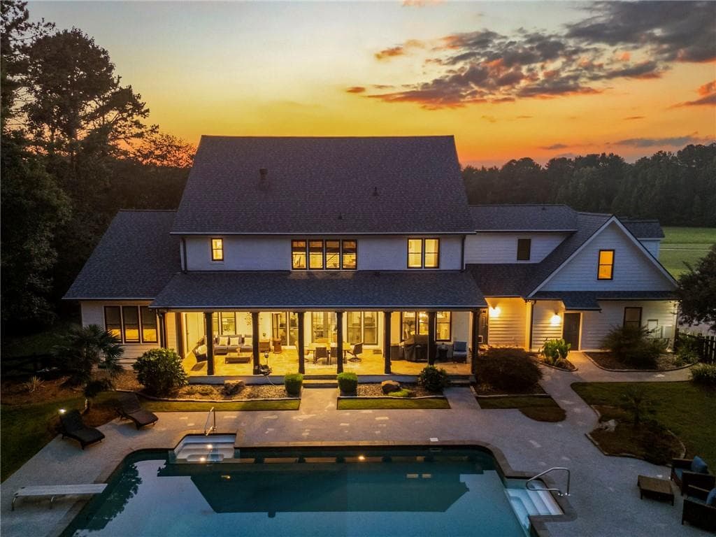 6 bedroom, 7 bathroom, 5,368 sq ft single family residence for sale at 104 Reserve Dr, Carrollton, GA 30117 — photo 2