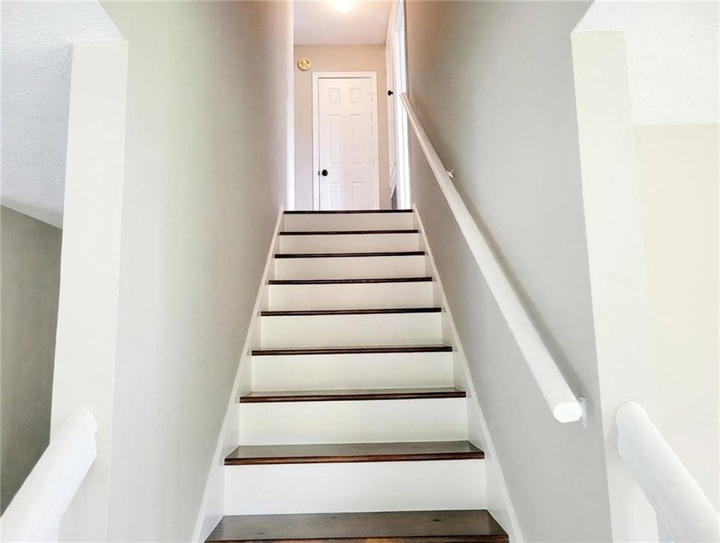 3 bedroom, 3 bathroom, 1,978 sq ft single family residence for rent at 1980 Hunters Ridge Drive, Lawrenceville, GA 30044 for $2,195 a month — photo 4