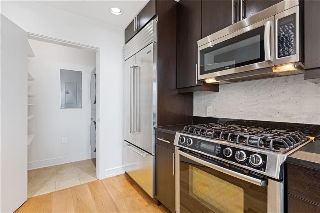 2 bedroom, 2 bathroom, 1,329 sq ft condominium for sale at 222 12th Street 2108, Atlanta, GA 30309 — photo 10