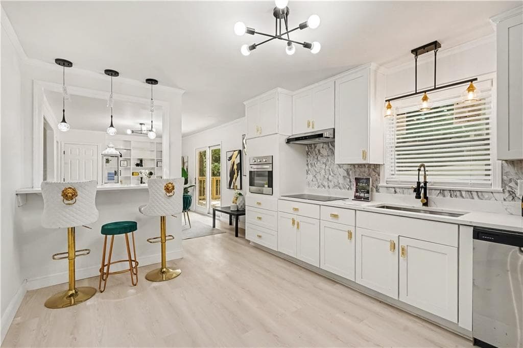 4 bedroom, 2 bathroom, 1,906 sq ft single family residence under contract at 2417 Winshire Drive, Decatur, GA 30035 — photo 7