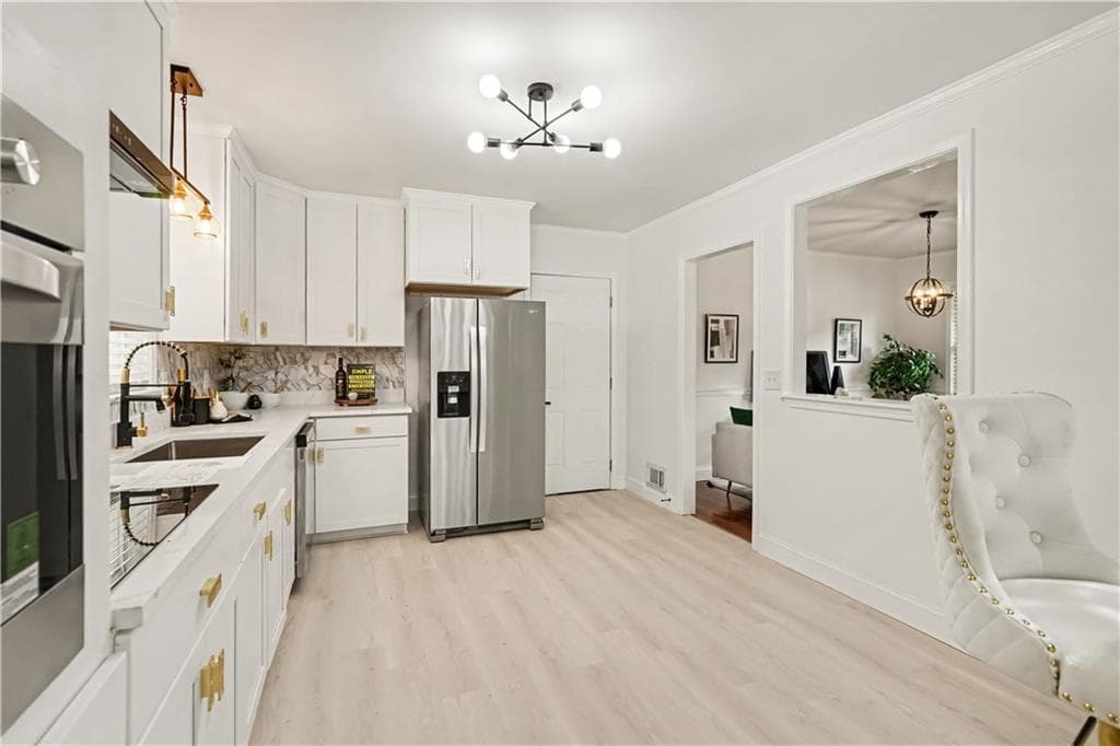 4 bedroom, 2 bathroom, 1,906 sq ft single family residence under contract at 2417 Winshire Drive, Decatur, GA 30035 — photo 9