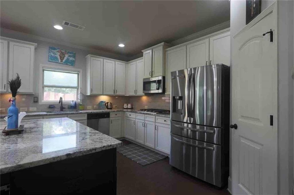 6 bedroom, 4 bathroom, 4,249 sq ft single family residence for rent at 3125 Pleasant Valley Trail, Cumming, GA 30028 for $3,500 a month — photo 9