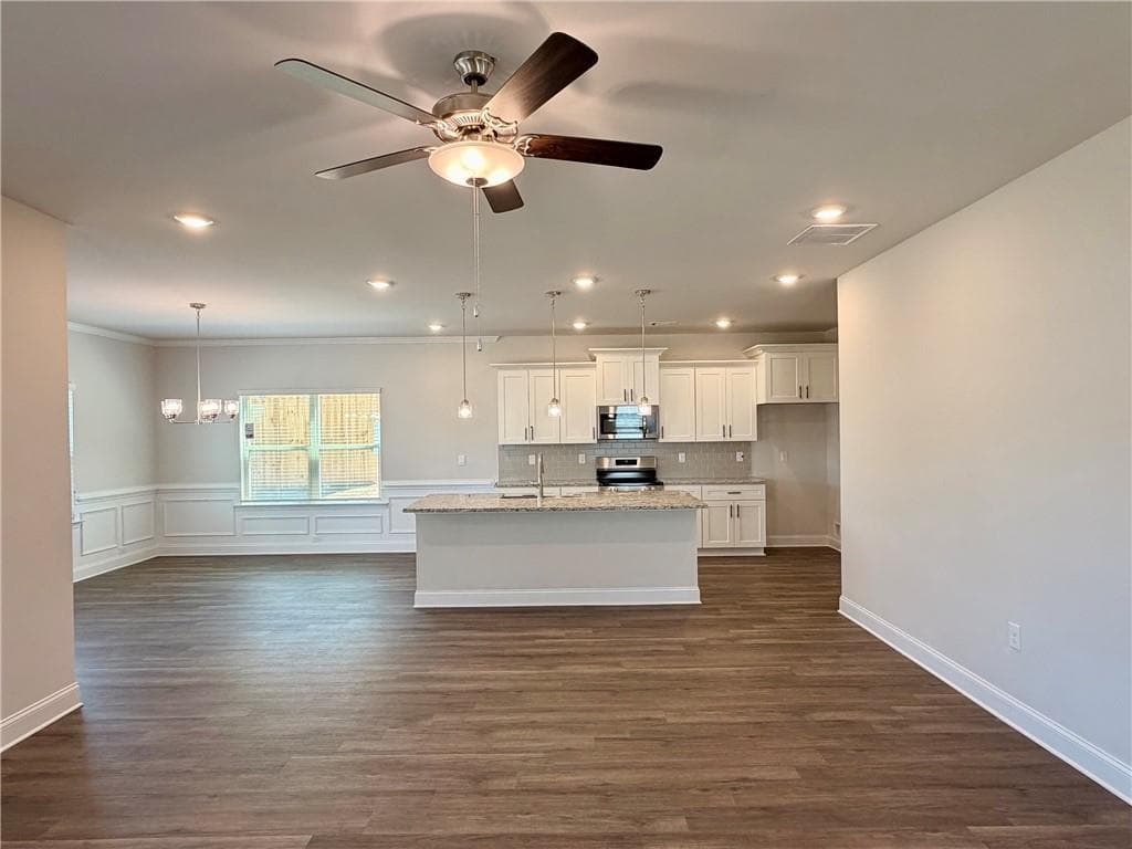 4 bedroom, 3 bathroom, 2,408 sq ft single family residence under contract at 513 Creek Road, Cornelia, GA 30531 — photo 4