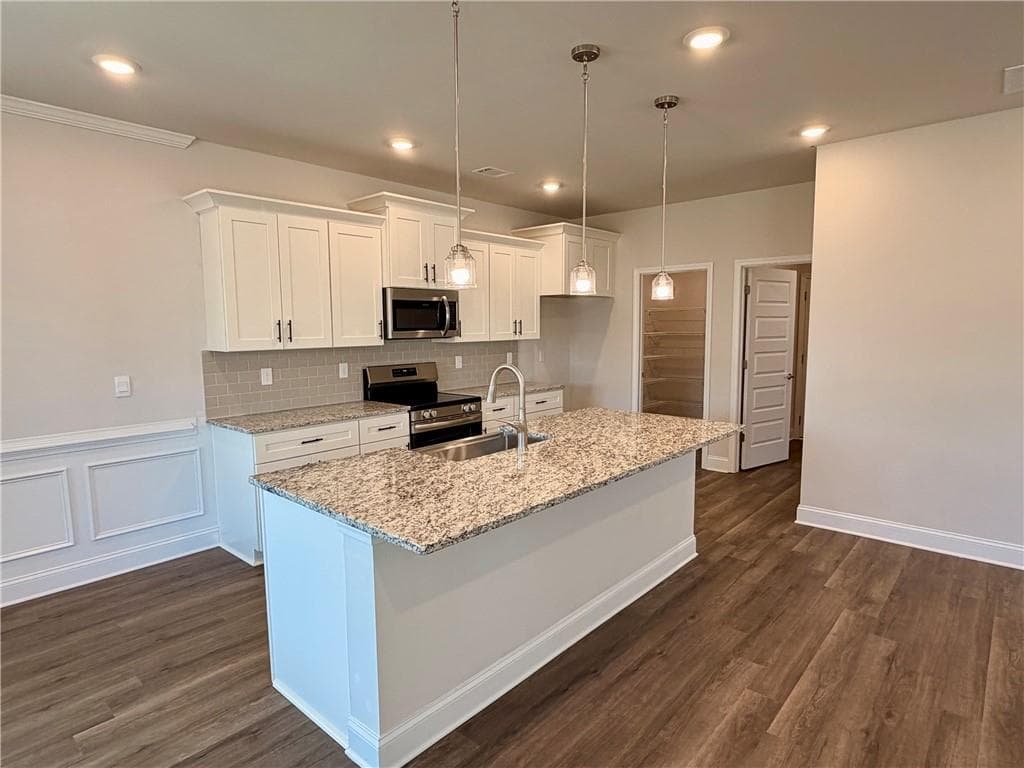 4 bedroom, 3 bathroom, 2,408 sq ft single family residence under contract at 513 Creek Road, Cornelia, GA 30531 — photo 5