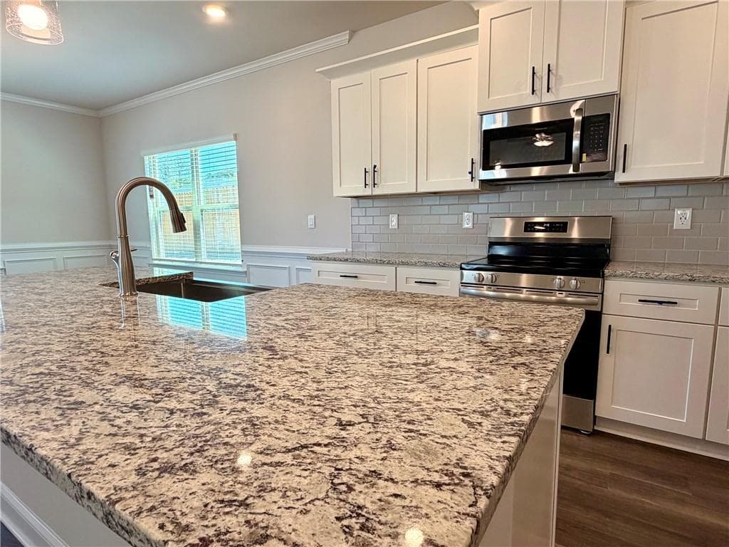 4 bedroom, 3 bathroom, 2,408 sq ft single family residence under contract at 513 Creek Road, Cornelia, GA 30531 — photo 6
