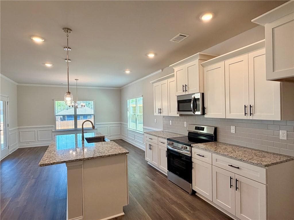 4 bedroom, 3 bathroom, 2,408 sq ft single family residence under contract at 513 Creek Road, Cornelia, GA 30531 — photo 7