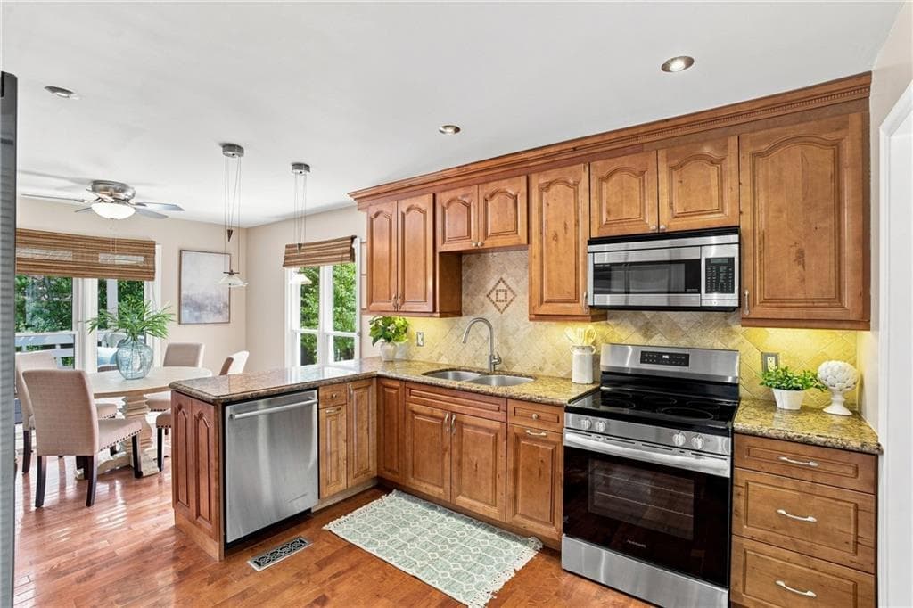 4 bedroom, 3 bathroom, 3,102 sq ft single family residence under contract at 5008 Sandyhook Court, Acworth, GA 30102 — photo 10