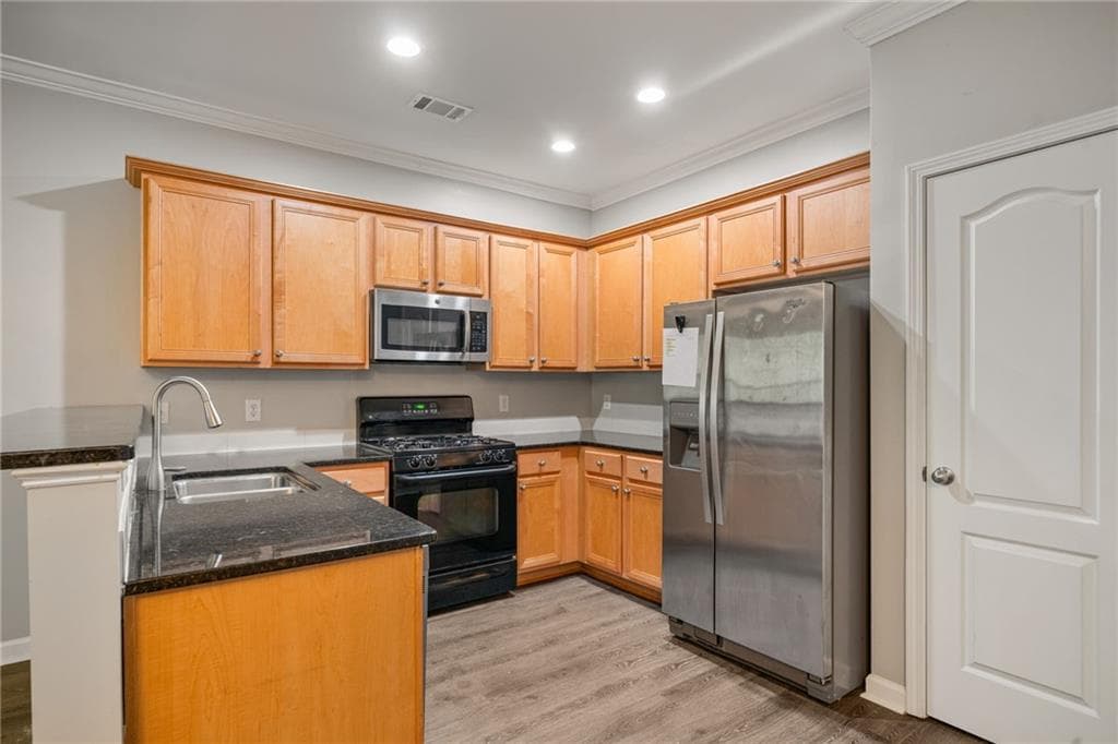 3 bedroom, 4 bathroom, 2,390 sq ft townhouse for rent at 1030 Firethorne Pass, Cumming, GA 30040 for $2,400 a month — photo 4