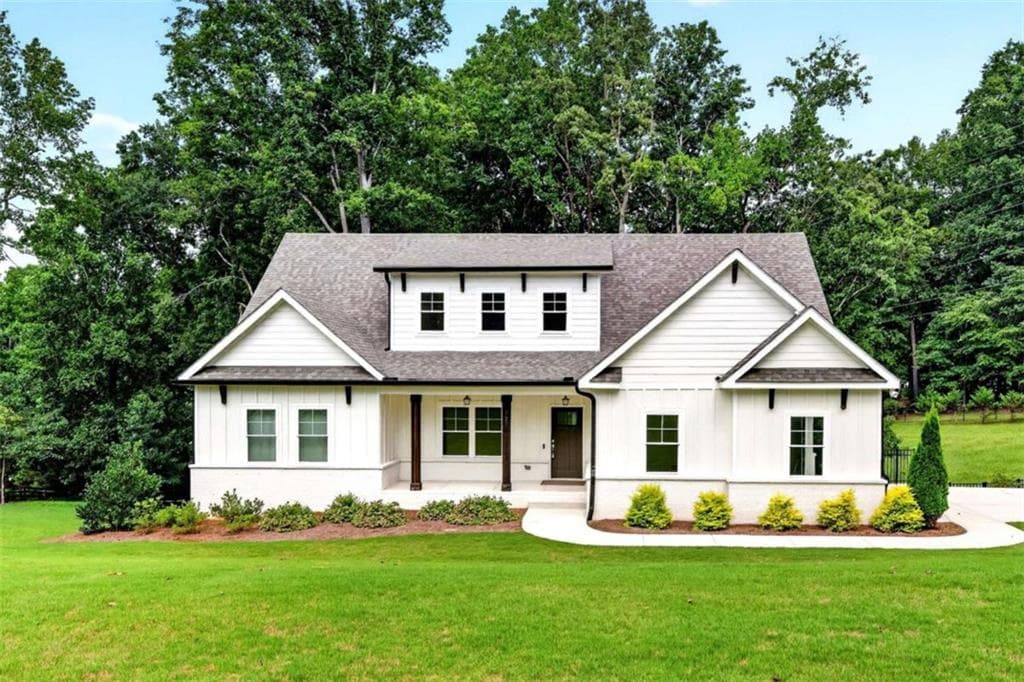 5 bedroom, 4 bathroom, 3,324 sq ft single family residence for sale at 727 Old Collins Road, Hoschton, GA 30548 — photo 4