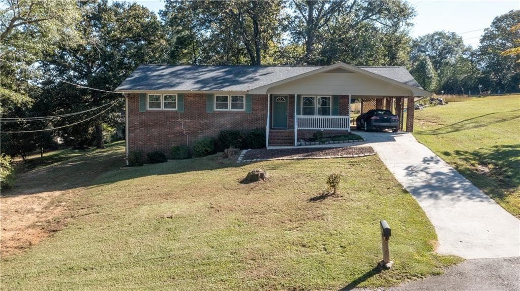 3 bedroom, 2 bathroom, 1,167 sq ft single family residence under contract at 469 PLANTATION Drive, Winder, GA 30680