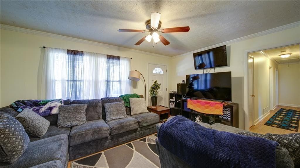 3 bedroom, 2 bathroom, 1,167 sq ft single family residence under contract at 469 PLANTATION Drive, Winder, GA 30680 — photo 3