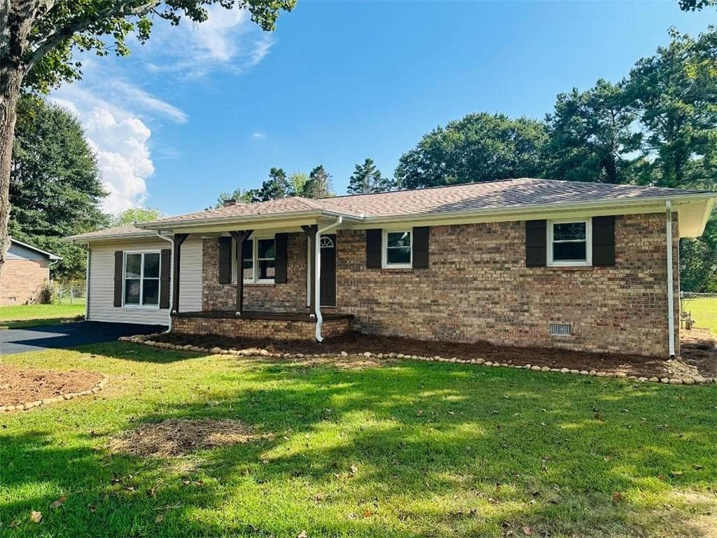 3 bedroom, 2 bathroom, 1,647 sq ft single family residence for sale at 145 Cardinal Drive, Calhoun, GA 30701 — photo 3