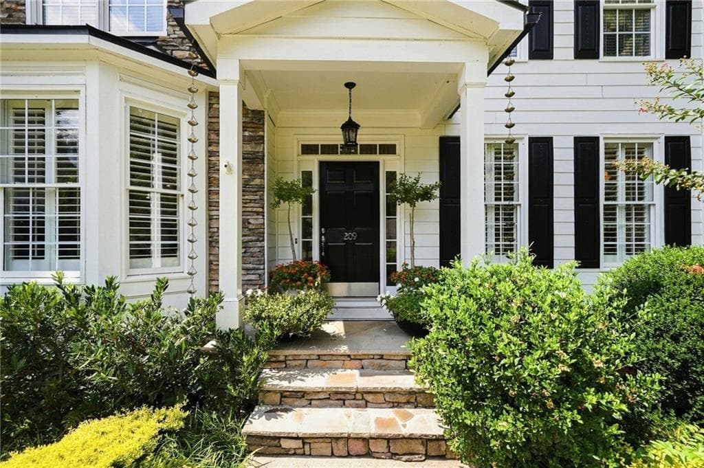 5 bedroom, 5 bathroom, 4,721 sq ft single family residence for sale at 209 Brighten Court, Alpharetta, GA 30004 — photo 2