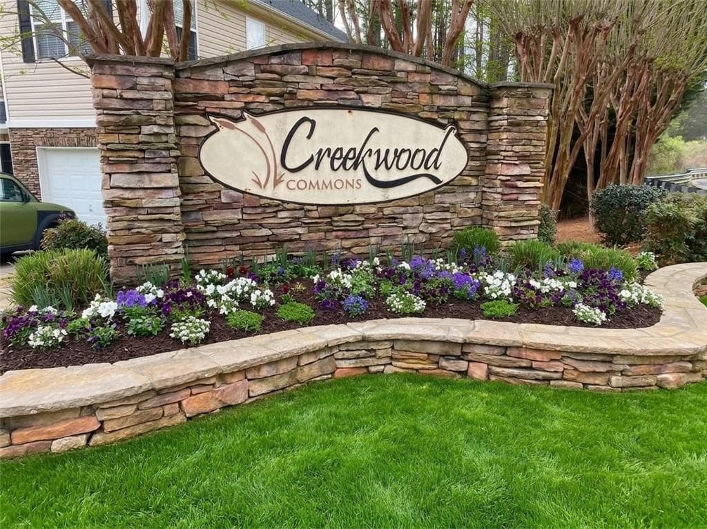 2 bedroom, 3 bathroom, 1,840 sq ft townhouse for sale at 102 Creekwood Drive, Woodstock, GA 30188 — photo 4