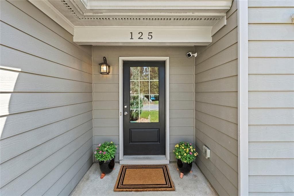 4 bedroom, 2 bathroom, 1,942 sq ft single family residence under contract at 125 Stone Manor Court, Woodstock, GA 30188 — photo 2