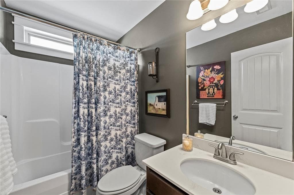 4 bedroom, 2 bathroom, 1,942 sq ft single family residence under contract at 125 Stone Manor Court, Woodstock, GA 30188 — photo 5