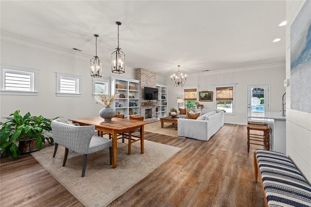 4 bedroom, 2 bathroom, 1,942 sq ft single family residence under contract at 125 Stone Manor Court, Woodstock, GA 30188 — photo 7