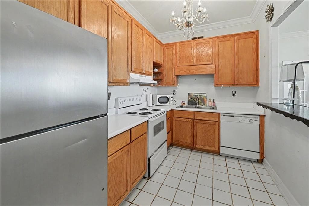 1 bedroom, 1 bathroom, 1,100 sq ft condominium under contract at 3060 Pharr Court 822, Atlanta, GA 30305 — photo 4
