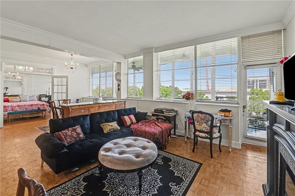 1 bedroom, 1 bathroom, 1,100 sq ft condominium under contract at 3060 Pharr Court 822, Atlanta, GA 30305 — photo 7