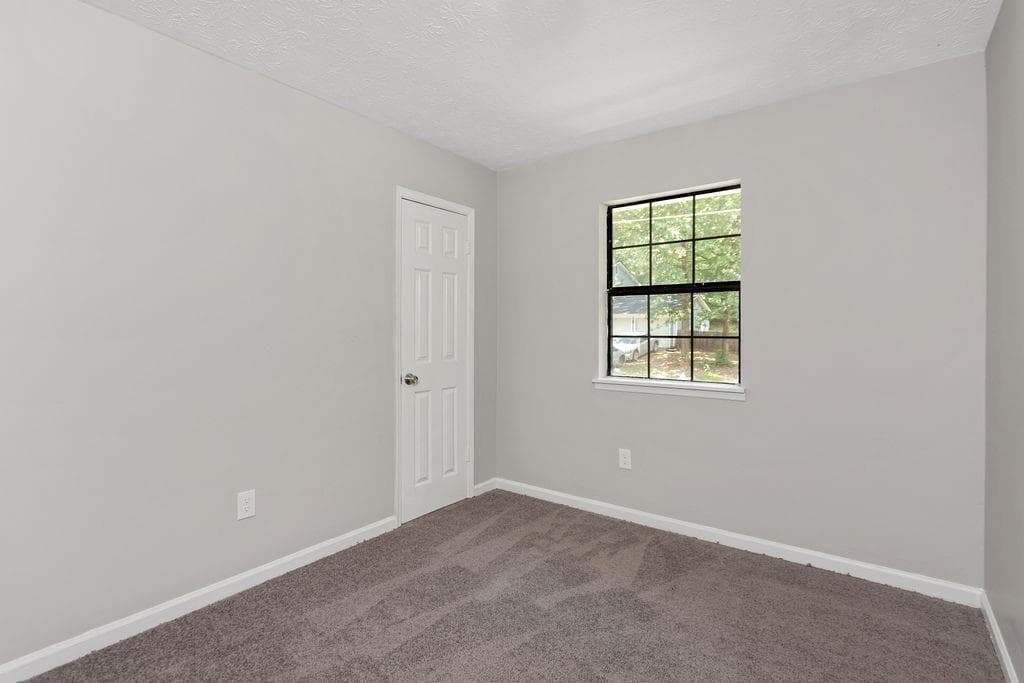 4 bedroom, 3 bathroom, 1,092 sq ft single family residence under contract at 2153 Cherokee Valley Circle, Lithonia, GA 30058 — photo 6