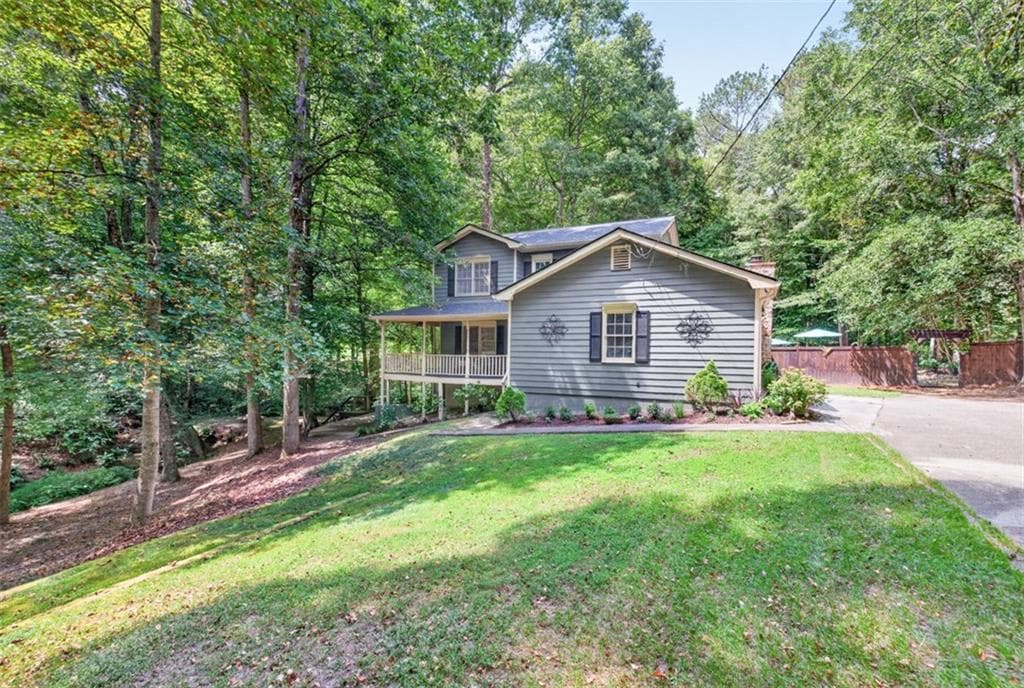 4 bedroom, 4 bathroom, 1,862 sq ft single family residence under contract at 4276 Logans Court, Loganville, GA 30052 — photo 2