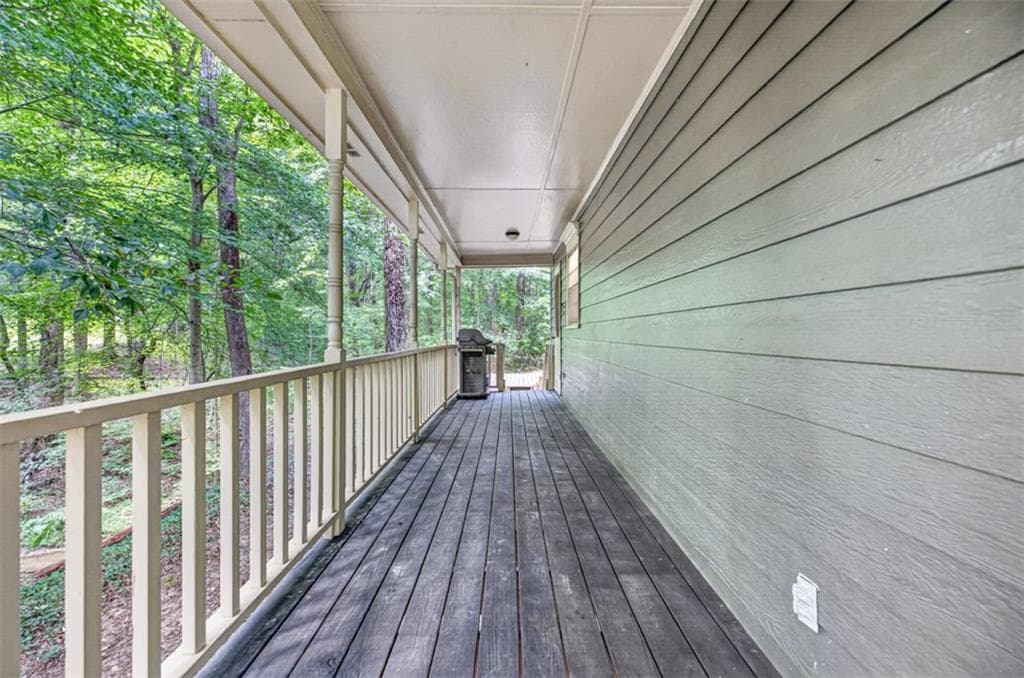4 bedroom, 4 bathroom, 1,862 sq ft single family residence under contract at 4276 Logans Court, Loganville, GA 30052 — photo 9