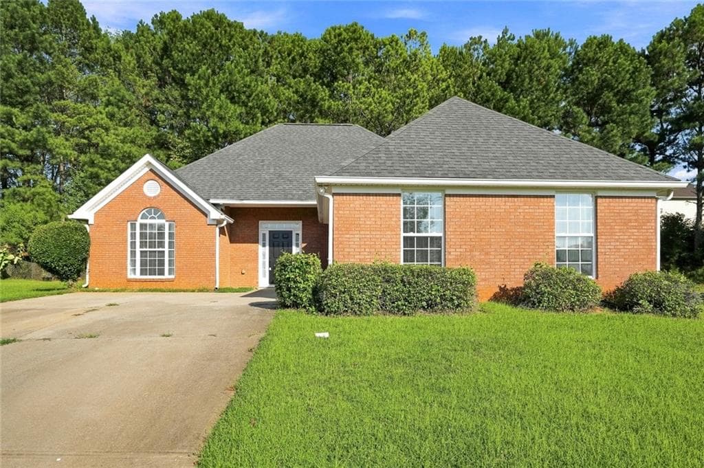 3 bedroom, 2 bathroom, 1,471 sq ft single family residence for sale at 1335 Saint Isabella Court, Locust Grove, GA 30248
