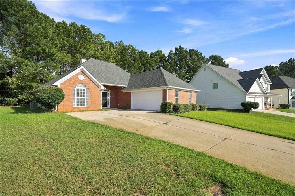3 bedroom, 2 bathroom, 1,471 sq ft single family residence for sale at 1335 Saint Isabella Court, Locust Grove, GA 30248 — photo 2