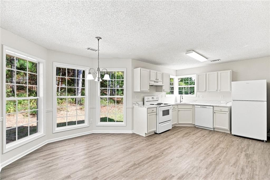 3 bedroom, 2 bathroom, 1,471 sq ft single family residence for sale at 1335 Saint Isabella Court, Locust Grove, GA 30248 — photo 6
