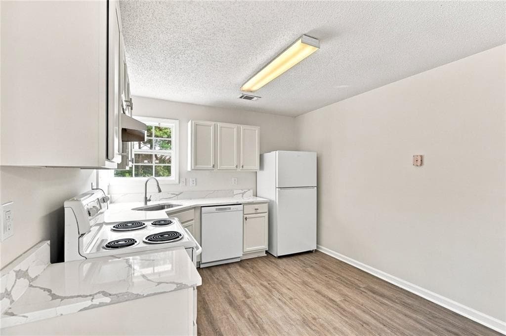 3 bedroom, 2 bathroom, 1,471 sq ft single family residence for sale at 1335 Saint Isabella Court, Locust Grove, GA 30248 — photo 9