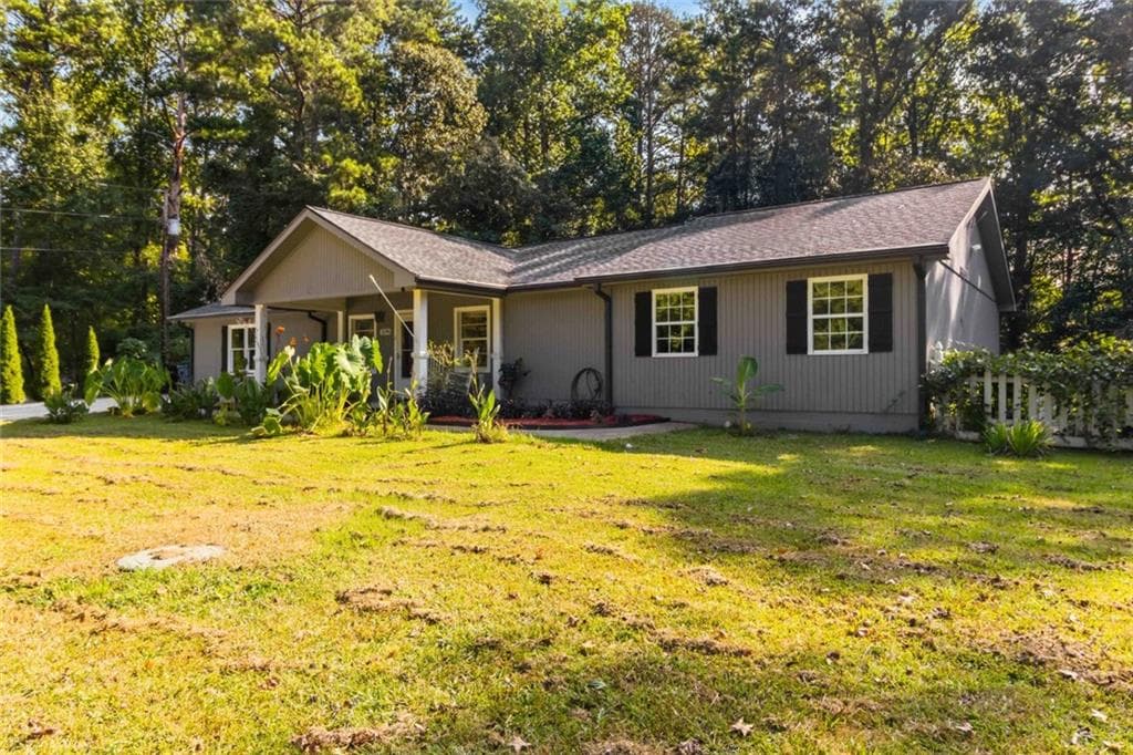 4 bedroom, 3 bathroom, 2,700 sq ft single family residence for sale at 3290 Stonewall Tell Road, Atlanta, GA 30349 — photo 3