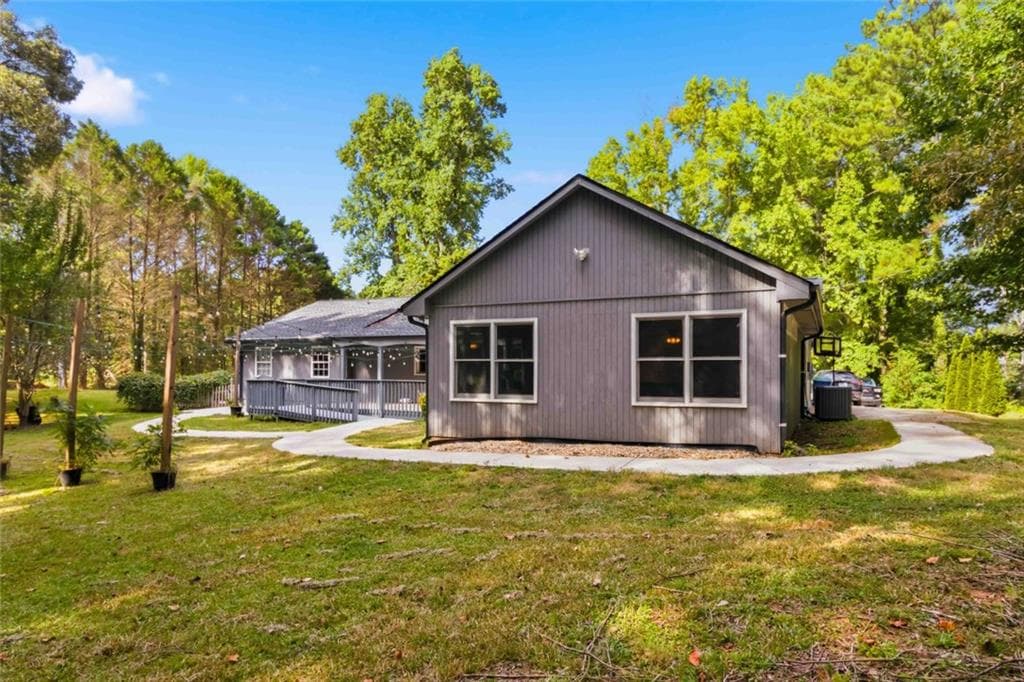 4 bedroom, 3 bathroom, 2,700 sq ft single family residence for sale at 3290 Stonewall Tell Road, Atlanta, GA 30349 — photo 4