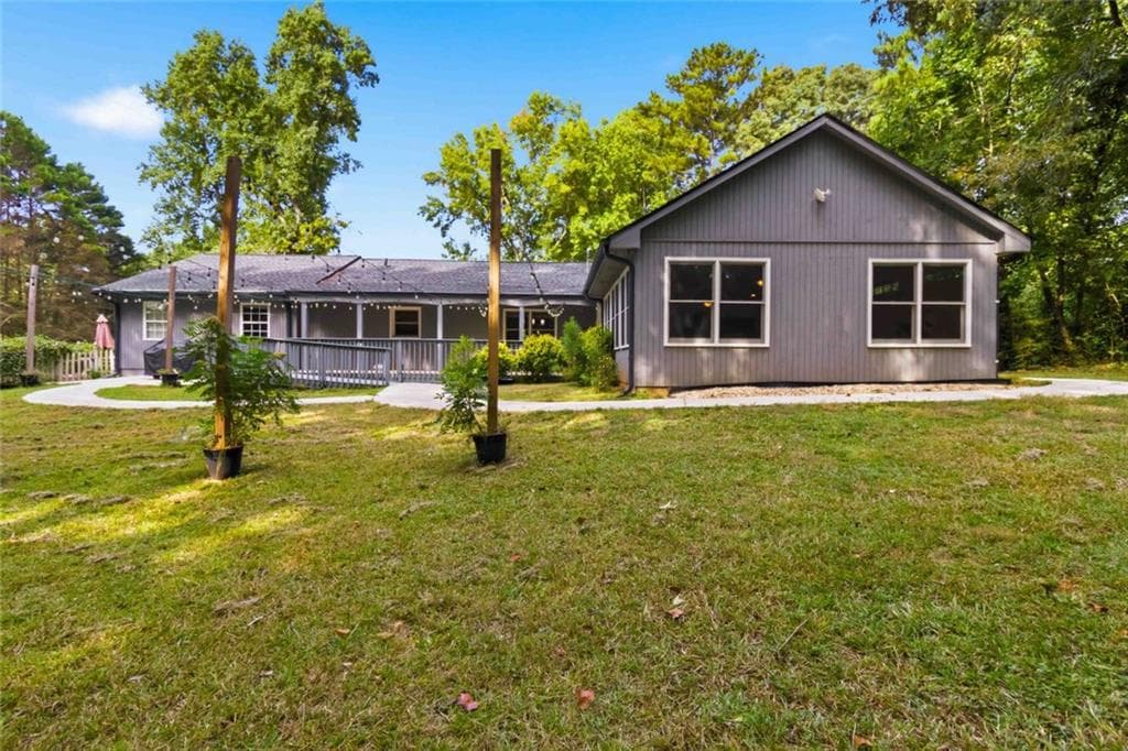 4 bedroom, 3 bathroom, 2,700 sq ft single family residence for sale at 3290 Stonewall Tell Road, Atlanta, GA 30349 — photo 5