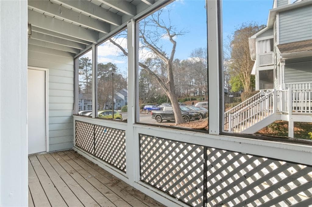2 bedroom, 2 bathroom, 1,140 sq ft condominium for sale at 4120 Riverlook Parkway 203, Marietta, GA 30067 — photo 4