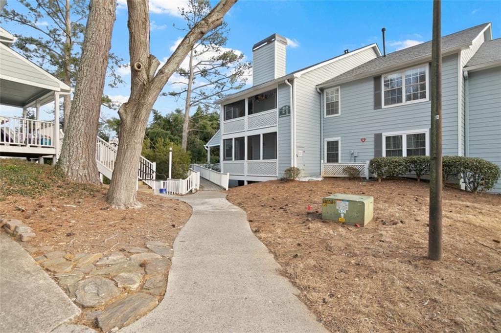 2 bedroom, 2 bathroom, 1,140 sq ft condominium for sale at 4120 Riverlook Parkway 203, Marietta, GA 30067