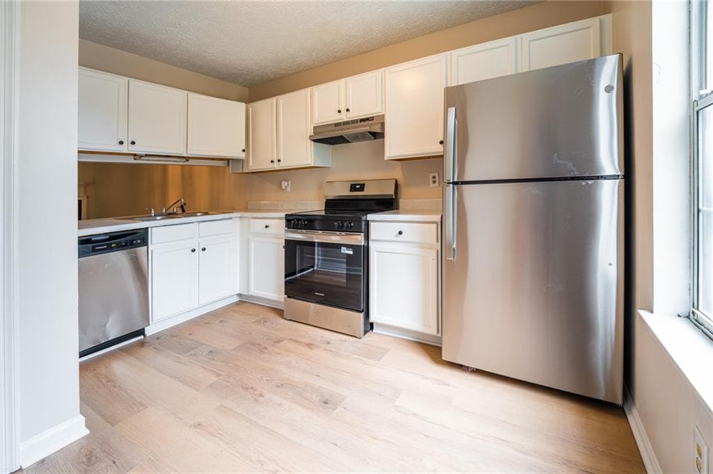 2 bedroom, 3 bathroom, 1,152 sq ft townhouse under contract at 7035 Panda Road, Austell, GA 30168 — photo 7