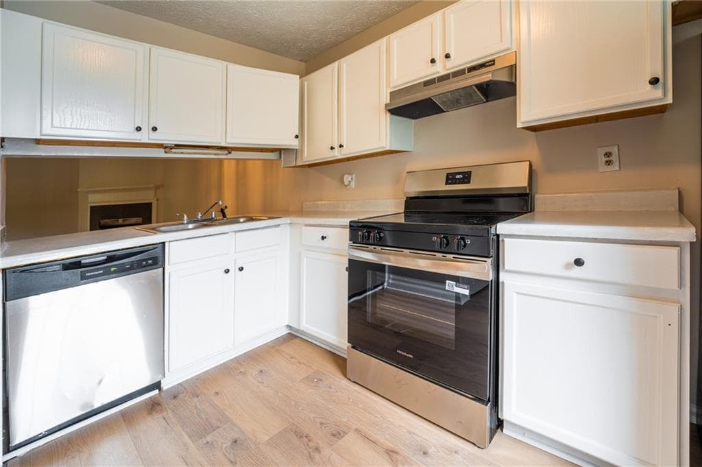 2 bedroom, 3 bathroom, 1,152 sq ft townhouse under contract at 7035 Panda Road, Austell, GA 30168 — photo 8